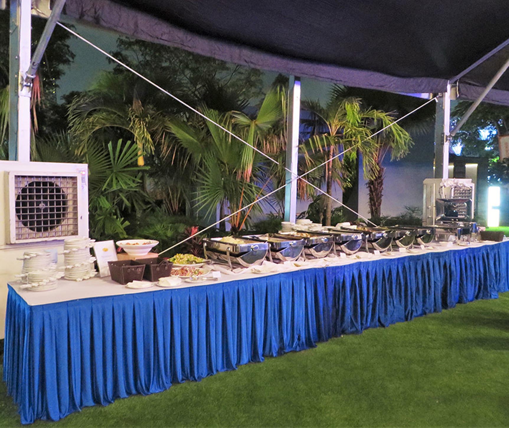 rectangular table (first photo)