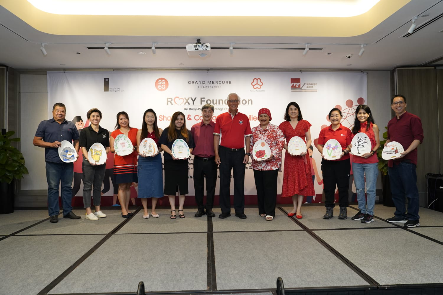 Recipients with Emeritus Senior Minister Goh Chok Tong in a group photograph on stage.